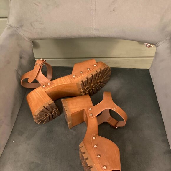 Chunky Clog-style Heels - Picture 3 of 3